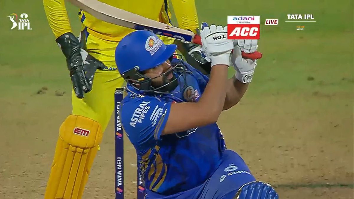 Agayatbandhu711's tweet photo. #cskvsmitickets 
Reaction of Rohit Sharma's Family ❤️After Seeing the class of Hitman ♥️🥺
FIFTY BY ROHIT SHARMA IN 33 BALLS...
The Hitman is back, a superb half century Vs CSK...
#CSKvsMI
#CSKvsMI #RohitSharma #ipltickets #CSKvsMI https://t.co/BfS5tY8Dvk
