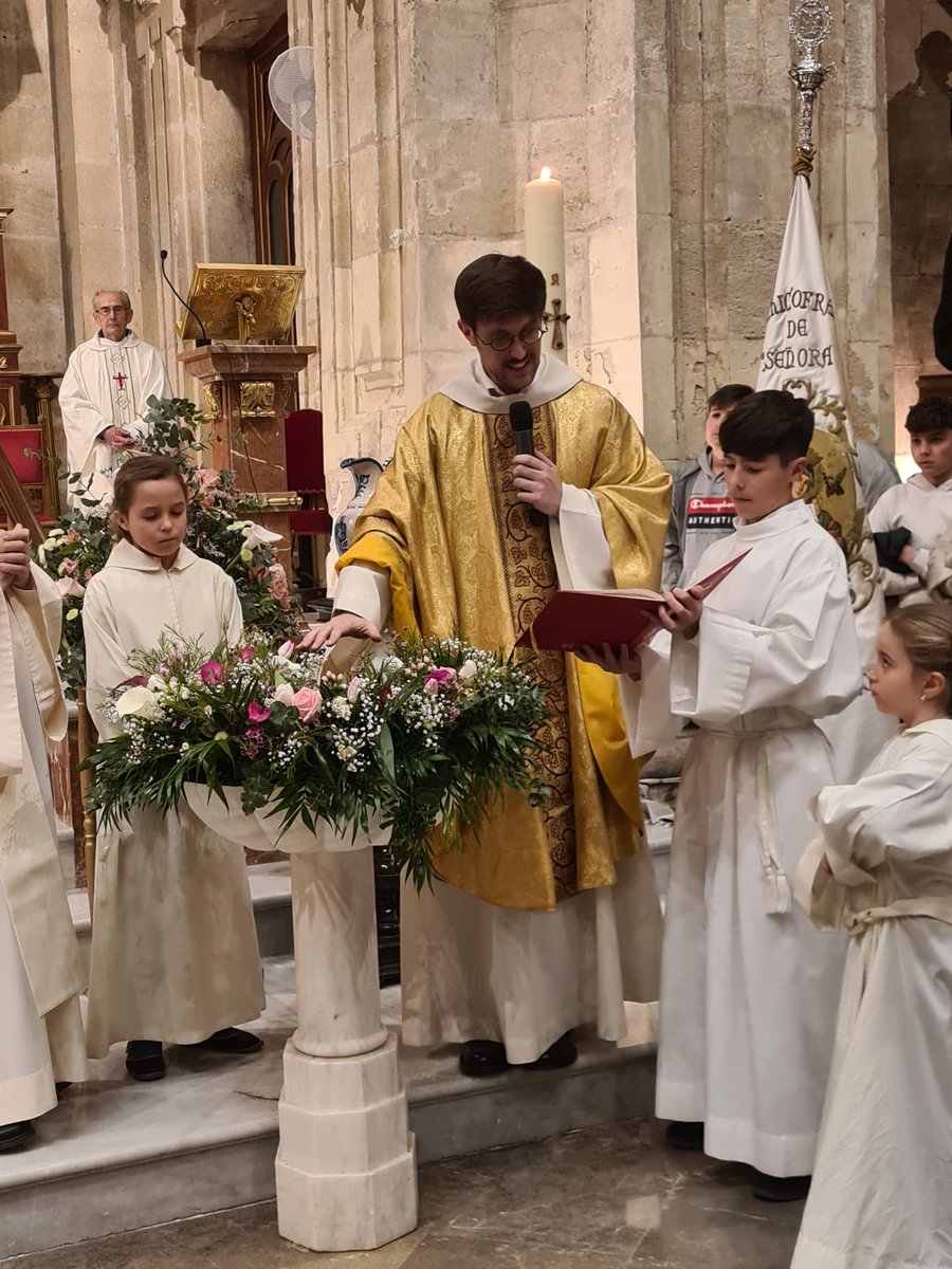 damianmariavoz's tweet photo. ¿Qué has visto, María, en la mañana? A mi Señor glorioso, la tumba abandonada. ¡Feliz Pascua de Resurrección! https://t.co/LcS4Om1zrd
