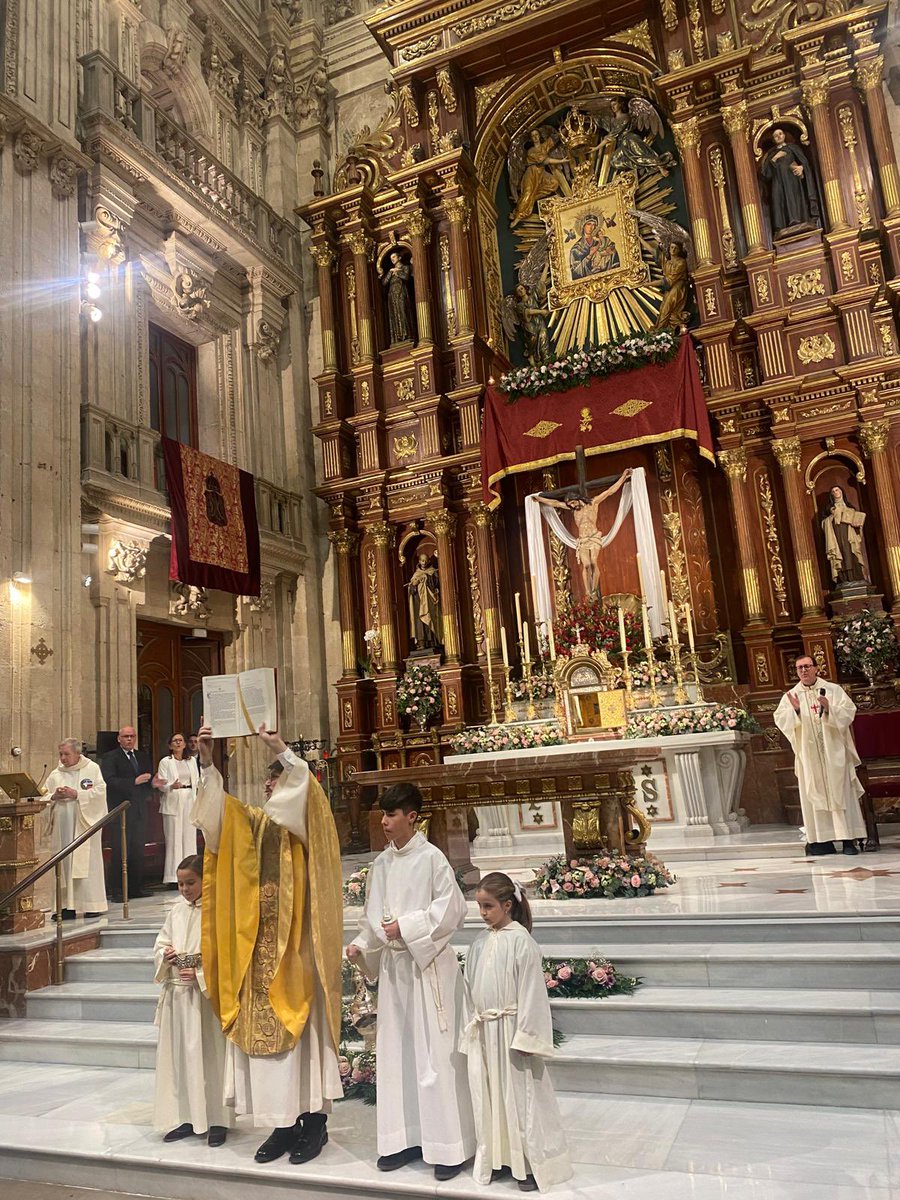 damianmariavoz's tweet photo. ¿Qué has visto, María, en la mañana? A mi Señor glorioso, la tumba abandonada. ¡Feliz Pascua de Resurrección! https://t.co/LcS4Om1zrd