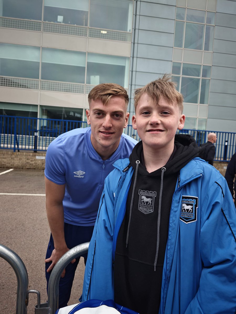 StaceyRice12's tweet photo. @liamdelap this boy worships you. He doesn’t let his #AutismCreates bother him! Please send us a message Oliver would love forever 💙 https://t.co/WM7dv93fpL