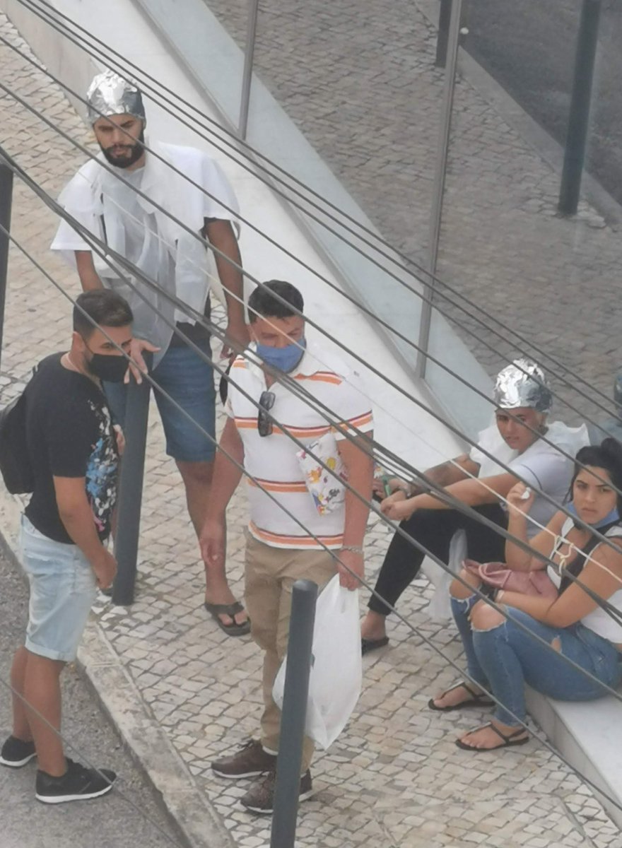 Tirada da minha janela durante a pandemia. Esta malta sabe cenas.