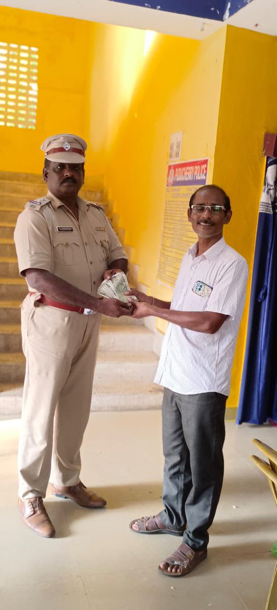 Honest act! 🙌 Allashik Mohammed finds ₹10,000 cash forgotten by Nanthagopal at Indian Bank ATM in Katterikuppam. He hands it over to Katterikuppam police, who return it to the rightful owner. 👍 #Honesty #GoodSamaritan #PuducherryPolice