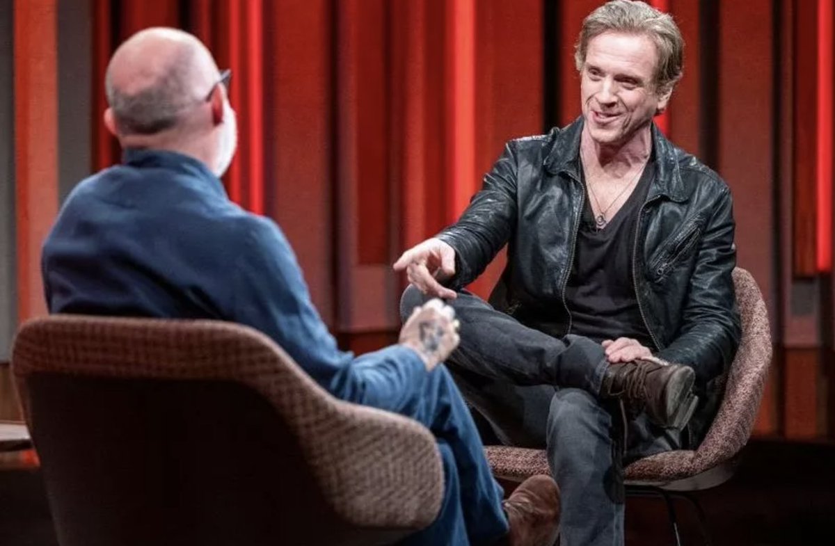 FanFunDamian's tweet photo. Damian Lewis was the mystery guest on the Tommy Tiernan Show! He discussed acting in Wolf Hall, opened up about Helenโs passing, sang โShe Comesโ with RTE orchestra and announced live shows in Ireland ๐ธ๐ฎ๐ชโ๏ธ
https://t.co/krZnxeWJZu
#DamianLewis #DamianLewisMusic #SheComes #HelenMcCrory