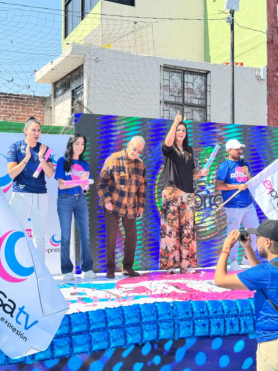deportegente's tweet photo. 🤸‍♀️¡Hoy estuvimos presentes en el #Activaton  !🎉

El barrio de San Miguel en Celaya arrancó el domingo con toda la actitud y la energía jugando Ajedrez, Fútbol y Básquetbol entre otras actividades deportivas⚽️🏀♟️

¡Recuerda #Activarte 30 minutos al día!
#SomosElEquipoDeLaGente https://t.co/yMwalUTJGb