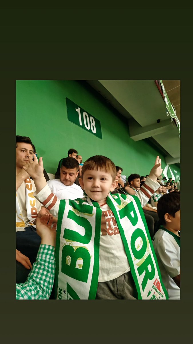 Emrah526116's tweet photo. #sampiyonbursaspor 
#TimsahArenaStadyumu💚🤍 https://t.co/ENpTzSrOyJ