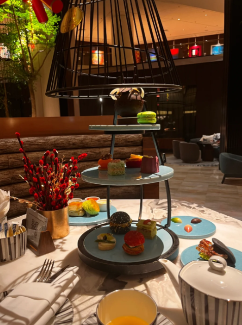 Selenebso's tweet photo. Every bite of the exquisite food is heart-warming 💫🍰 The perfect fusion of deliciousness and art, enjoy the little happiness in life. https://t.co/maA5TbxYpW