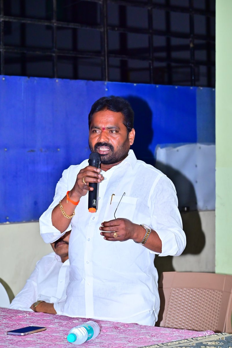 VatteJanaiah's tweet photo. హైదరాబాద్ లో ఏర్పాటు బీసీ ఇంటెలెక్టుల్స్ మీటింగ్ లో @TeenmarMallanna గారితో కలిసి పాల్గొన్న తెలంగాణ రాష్ట్ర బీసీ జేఏసీ సమన్వయ కర్త వట్టె జానయ్య యాదవ్
#vattejanaiahyadavofficial #TeenmarMallanna #bcjac #hyderabad #Telangana https://t.co/sZzABmNkZG
