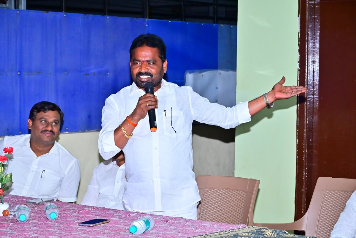 VatteJanaiah's tweet photo. హైదరాబాద్ లో ఏర్పాటు బీసీ ఇంటెలెక్టుల్స్ మీటింగ్ లో @TeenmarMallanna గారితో కలిసి పాల్గొన్న తెలంగాణ రాష్ట్ర బీసీ జేఏసీ సమన్వయ కర్త వట్టె జానయ్య యాదవ్
#vattejanaiahyadavofficial #TeenmarMallanna #bcjac #hyderabad #Telangana https://t.co/sZzABmNkZG