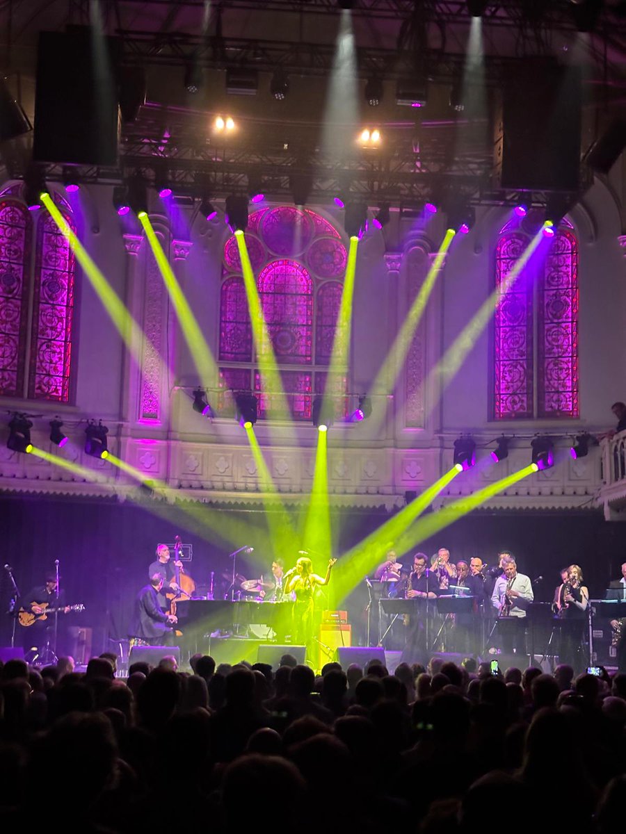 An amazing night at @paradisoadam with <a href="/JoolsBand/">Jools'R&B Orchestra</a>. Loved it. An incredible audience. Special farewell to the brilliantly talented &amp; lovely <a href="/tobyleeguitar/">Toby Lee</a> who did his last show with us. It has been a joy sharing the stage with you <a href="/tobyleeguitar/">Toby Lee</a>. #thebobsquad🙏❤️🎵💃 #JoolsHolland