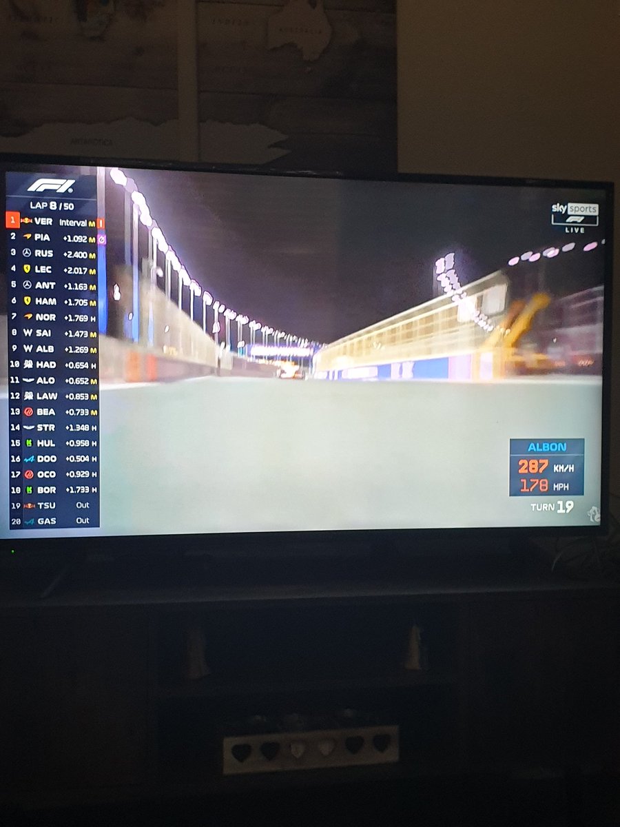 leemo0489's tweet photo. This new camera angle on the back of the cars is fantastic.  Especially for the start 🔥👀 
#f1 #jeddah #Norris #Verstappen #SaudiArabia https://t.co/IrWAzPA3bO