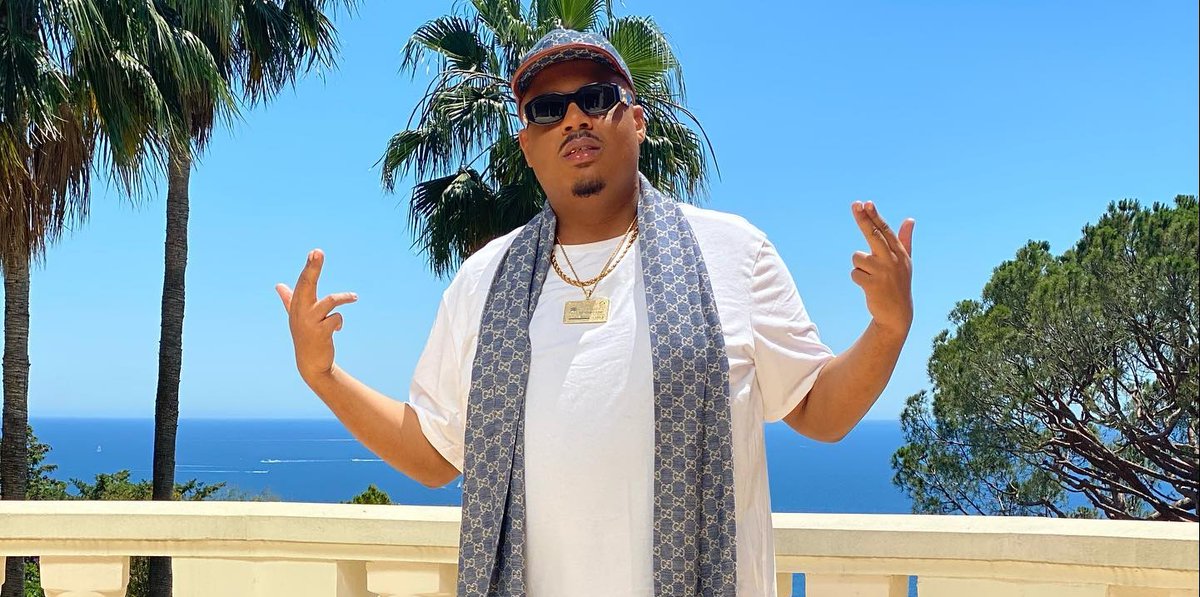 CerfiaFR's tweet photo. 🇫🇷🎤 FLASH | Le rappeur Naza et son manager ont été menacés par des individus se réclamant de la « DZ Mafia ». 300.000€ auraient été exigés, sous menace de « foutre le feu » à un concert. Une enquête pour extorsion a été ouverte. https://t.co/jZoHkuj7s4