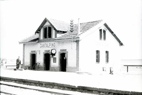 UPLeones's tweet photo. De este modo, tras la de Cantalapiedra, la estación de El #Pedroso de La Armuña fue la segunda estación salmantina en ponerse en funcionamiento, junto a la hoy desaparecida de #Cantalpino (o La Carolina), abiertas al tráfico el 3 de agosto de 1877. https://t.co/zNdp4fUEgA