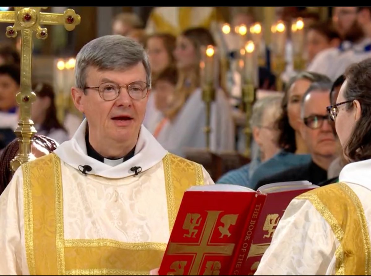 PeachesTweets's tweet image. A most wonderful #EasterSunday Service at @stmaryredcliffe, broadcast on @BBCOne. The music was enthralling and the sermon linked Bristol to its past and future. Thank you, Canon Rev Tyndall.
#ChristIsRisen