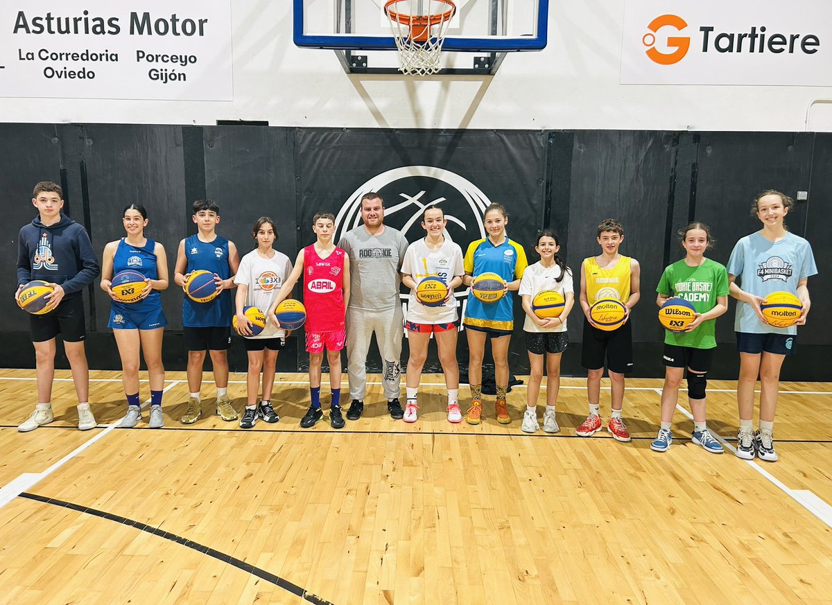 Hoy en la Academia 3️⃣❌3️⃣ RBA con Gonzalo Márquez <a href="/gon17_marquez/">Gonzalo</a> entrenador y coordinador de <a href="/asturianabasket/">Asturiana Basket</a> con trayectoria en clubs como <a href="/FET_Oviedo/">Colegio Santa Teresa de Jesús - Oviedo - FET</a> <a href="/loyolaescolapio/">Loyola Escolapios</a> <a href="/ecolebaloncesto/">École Baloncesto</a> y selecciones <a href="/FBPA_asturias/">Federación de Baloncesto Pdo. de Asturias</a>
