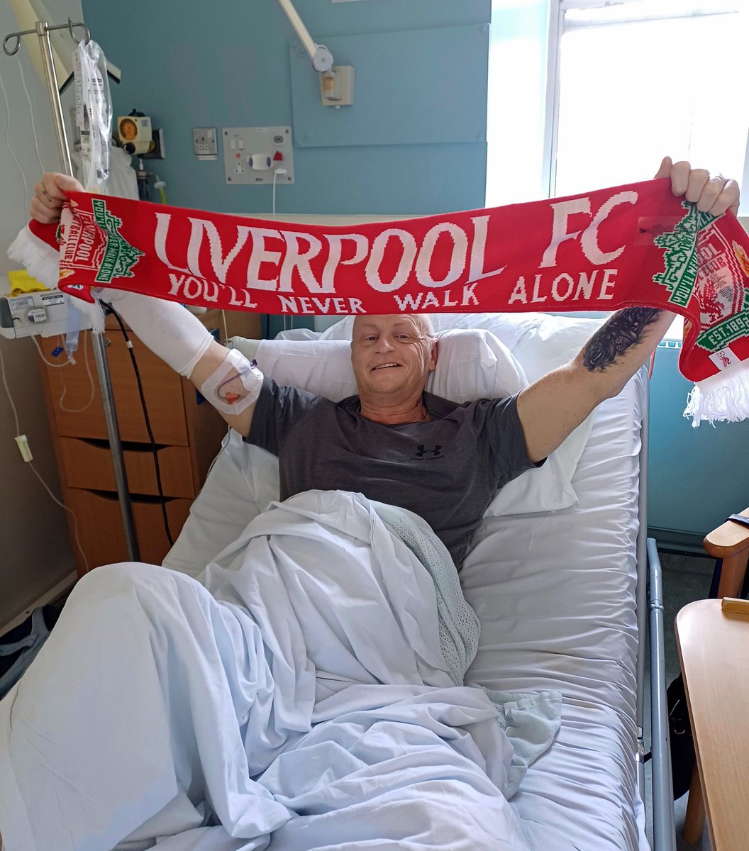 Royston56428882's tweet photo. 🎶 WERE GUNNA WIN THE LEAGUE WERE GUNNA WIN THE LEAGUE 🎶 Supporting the reds in any situation YESSSSS 🧨🧨🧨🧨🧨🧨 #LFC https://t.co/pvlkPFg59d