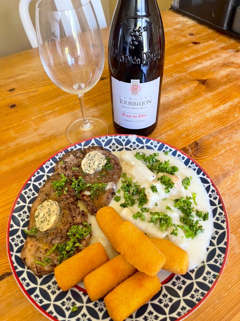 joukesp's tweet photo. #HappyEaster #SundayLunch #LambCut #Salsifies #PotatoCroquettes #CôtesDuRhône
Change of plans!
Quite simple Easter lunch: lamb cut w herbed butter, salsifies, potato croquettes & a more than pleasant Domaine Tourbillon, Querelle de Clochers, Côtes du Rhône Villages, Plan de Dieu https://t.co/e7jlZnNNqJ