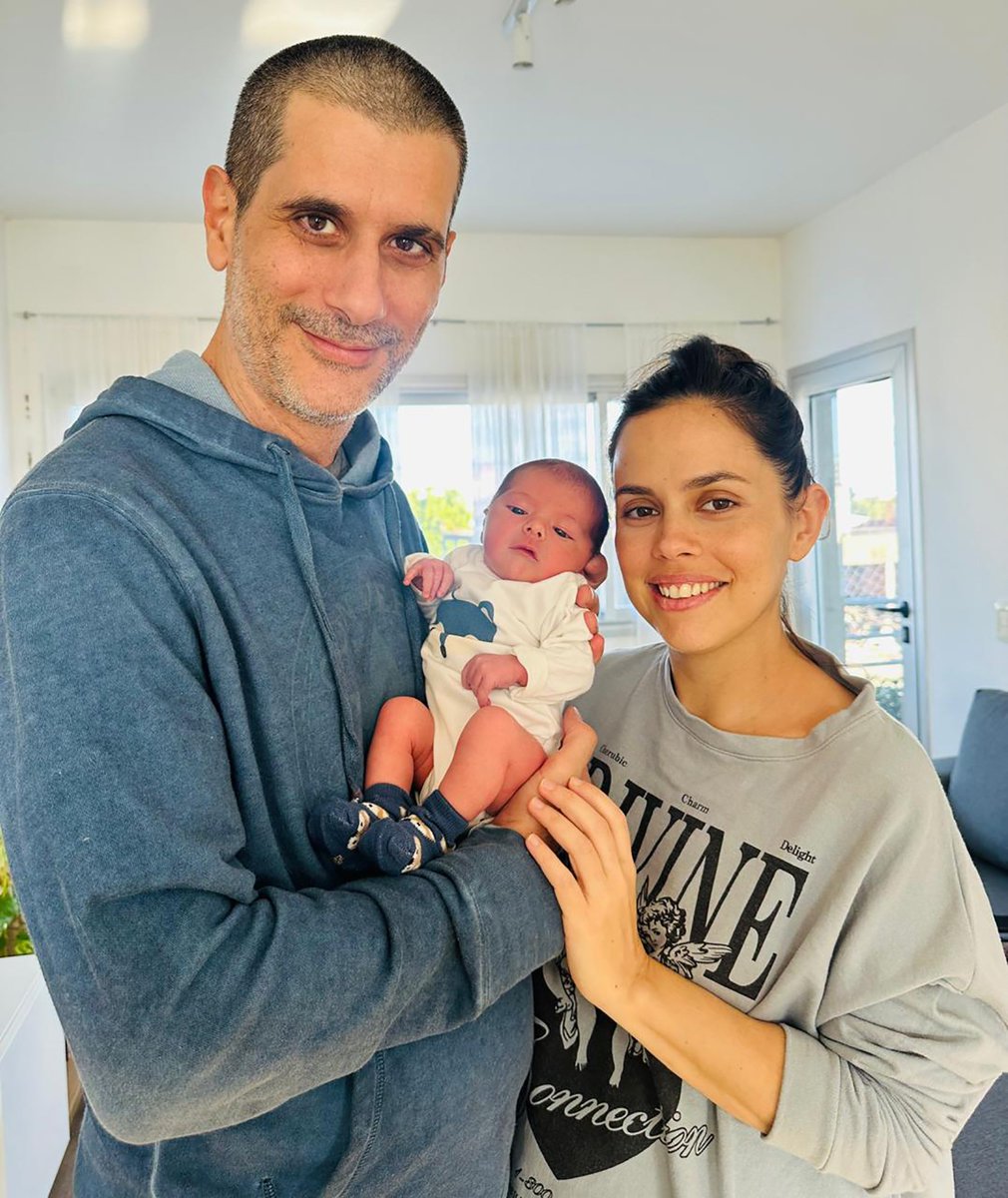 ciroyacuzzi's tweet photo. 👼 Bienvenido Tilo, ¡te estábamos esperando, hijo!

👨‍👩‍👦‍👦 Se agrandó la familia y yo no podría estar más chocho de volver a ser papá.

😊 Estoy viviendo días maravillosos, mágicos, llenos de felicidad. https://t.co/bODoFZc3bP