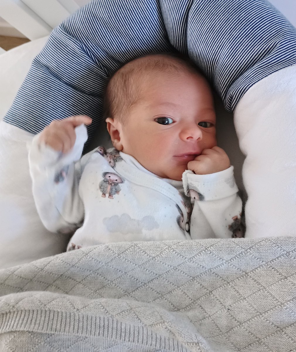ciroyacuzzi's tweet photo. 👼 Bienvenido Tilo, ¡te estábamos esperando, hijo!

👨‍👩‍👦‍👦 Se agrandó la familia y yo no podría estar más chocho de volver a ser papá.

😊 Estoy viviendo días maravillosos, mágicos, llenos de felicidad. https://t.co/bODoFZc3bP