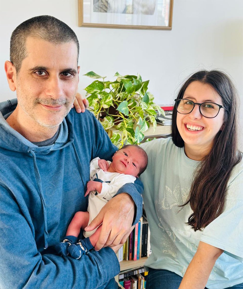 ciroyacuzzi's tweet photo. 👼 Bienvenido Tilo, ¡te estábamos esperando, hijo!

👨‍👩‍👦‍👦 Se agrandó la familia y yo no podría estar más chocho de volver a ser papá.

😊 Estoy viviendo días maravillosos, mágicos, llenos de felicidad. https://t.co/bODoFZc3bP