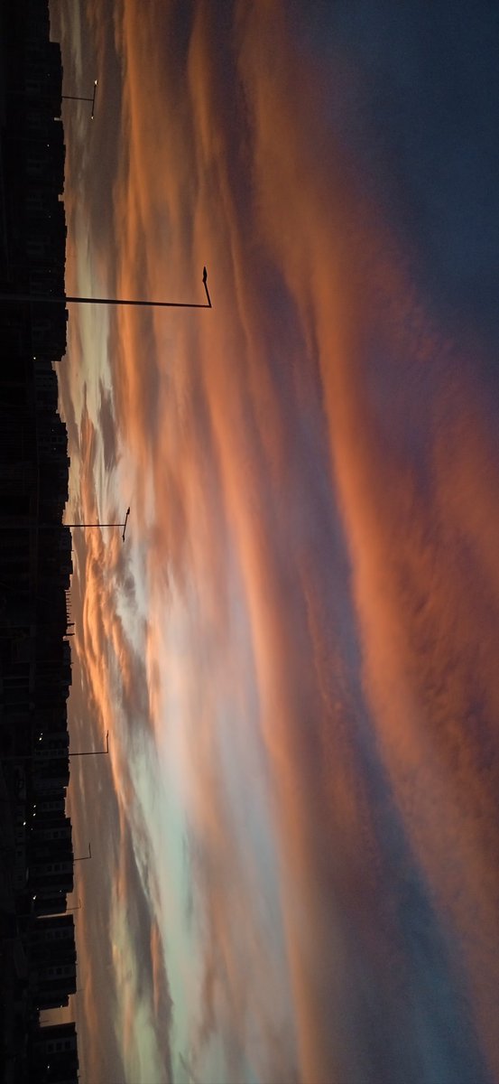 gökyüzü için, renkler için, gören gözler için, güzel bakmayı bildirdiğin gönül gözü için hepsi için en içten hamd olsun âlemlerin Rabbine.