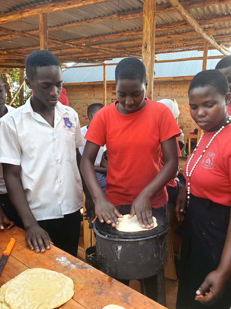 Golden spots and proud smiles!

The students took their chapati-making skills to the next level—learning how to flip and gently press the dough with a spatula to help it puff up perfectly. 

With careful frying, they watched both sides turn golden brown and delicious.