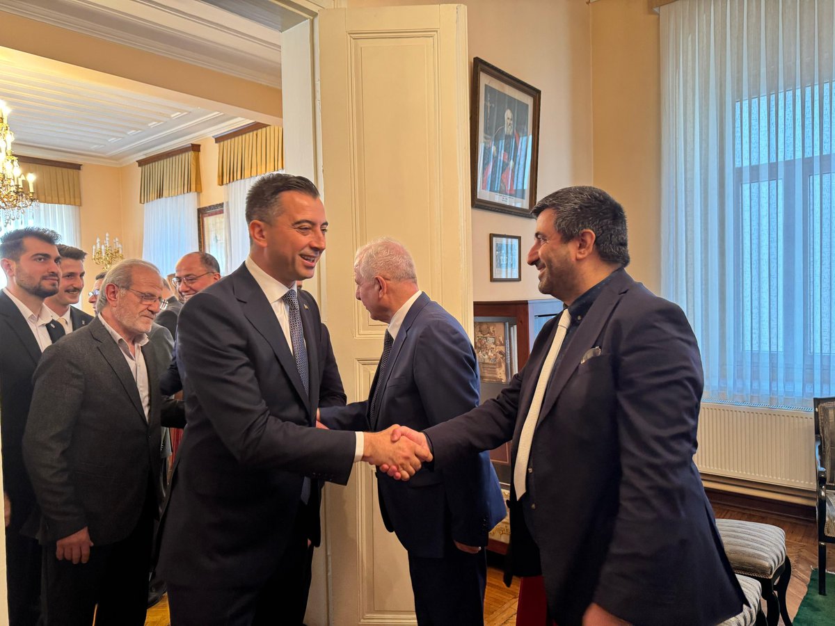 AKPartiSisli's tweet image. Türkiye Ermenileri Patrikliği ziyaretlerinde bulunduk. 

Nazik misafirperverlikleri için kendilerine teşekkür ederiz.

#PaskalyaYortusu #PaskalyaBayramı

@akpartiistanbul 
@abdullahozdemir 
@srkplt