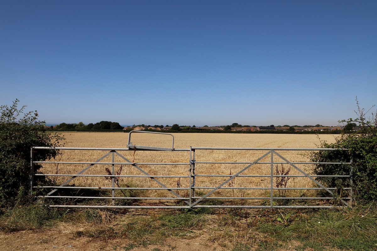 fameproofficial's tweet photo. Looking for the perfect rural backdrop for your next #summer shoot?  🌾 📸

This farm offers views over Cuckmere River and surrounding wetlands, it's tailor-made for stunning visuals. 

Get in touch with our lovely team to learn more!📍 https://t.co/Sqbnr5fing