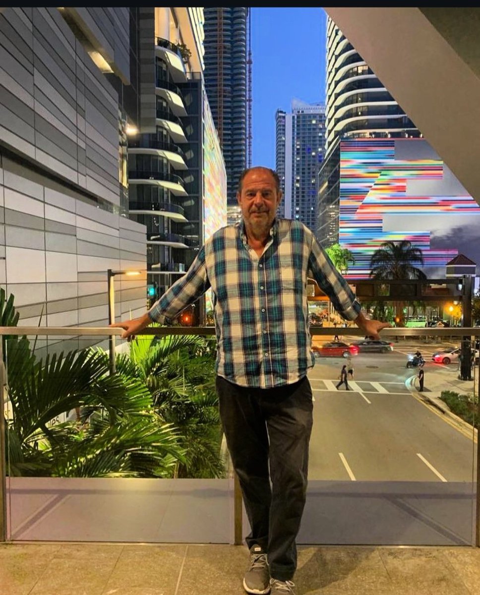 Con profundo dolor despedimos a Alfredo, amigo, compañero e ideólogo de Primos Hermanos hace 9 años. Falleció en Miami, donde estaba de vacaciones con su familia. Adiós Alfre, gracias por todo.