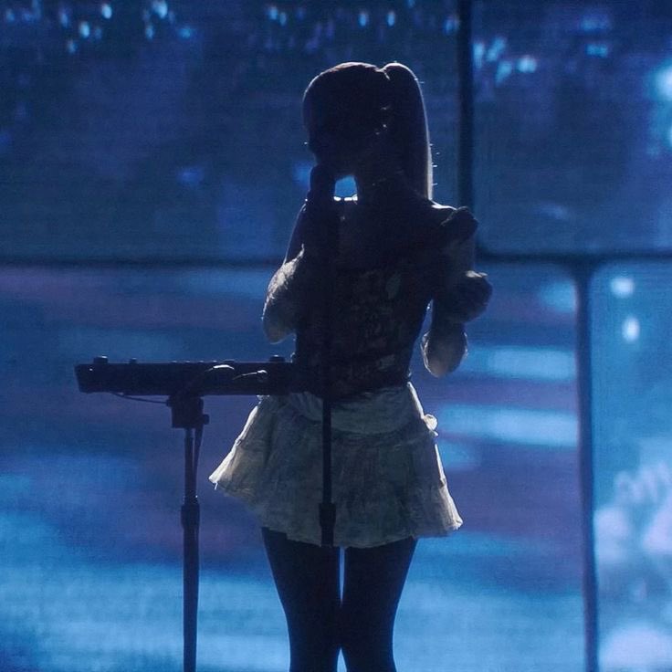 swthingss's tweet image. her sillouhette will be always recognized