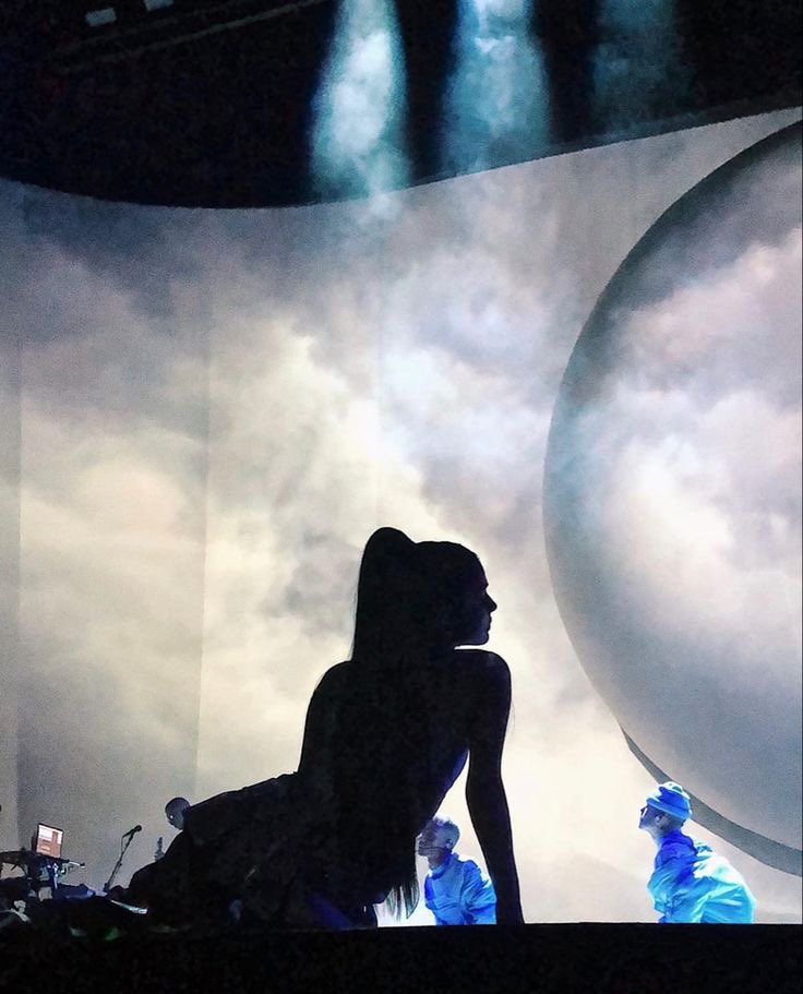 swthingss's tweet image. her sillouhette will be always recognized