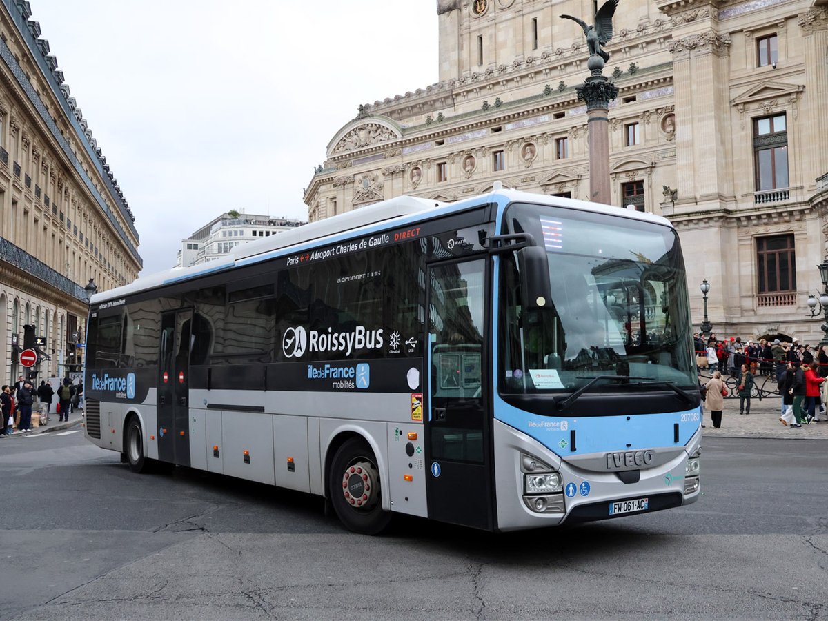 AUT / FNAUT IDF (@asso_usagersidf) on Twitter photo Du changement pour Roissybus :
➡️ En cours, passage en autocars : plus confortables mais 2x moins de places !
➡️ A l'étude pour 2026 : remplacement par la nouvelle ligne Express Argenteuil ↔️ Roissy CDG via St-Denis Pleyel (au tarif bus-tram) Du changement pour Roissybus :
➡️ En cours, passage en autocars : plus confortables mais 2x moins de places !
➡️ A l'étude pour 2026 : remplacement par la nouvelle ligne Express Argenteuil ↔️ Roissy CDG via St-Denis Pleyel (au tarif bus-tram)