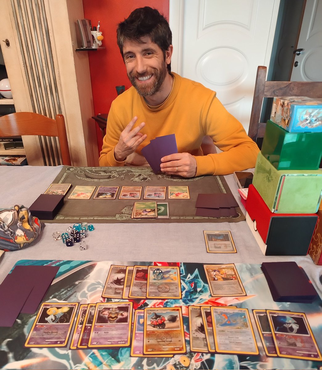 Currently playing 2010 against the italian national champion <a href="/iCaterpie/">iCaterpie</a>
(I hate jumpluff 😞)