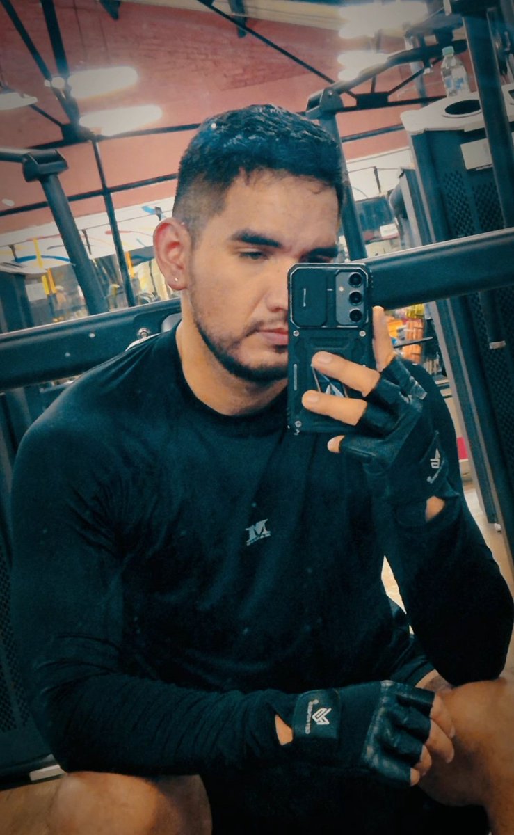 Dubiany1's tweet photo. Suelta todo aquello que ya no te suma o que nunca sumó en realidad, hay un prime que alcanzar. #gym #Motivation #prime https://t.co/udtL7rO57S
