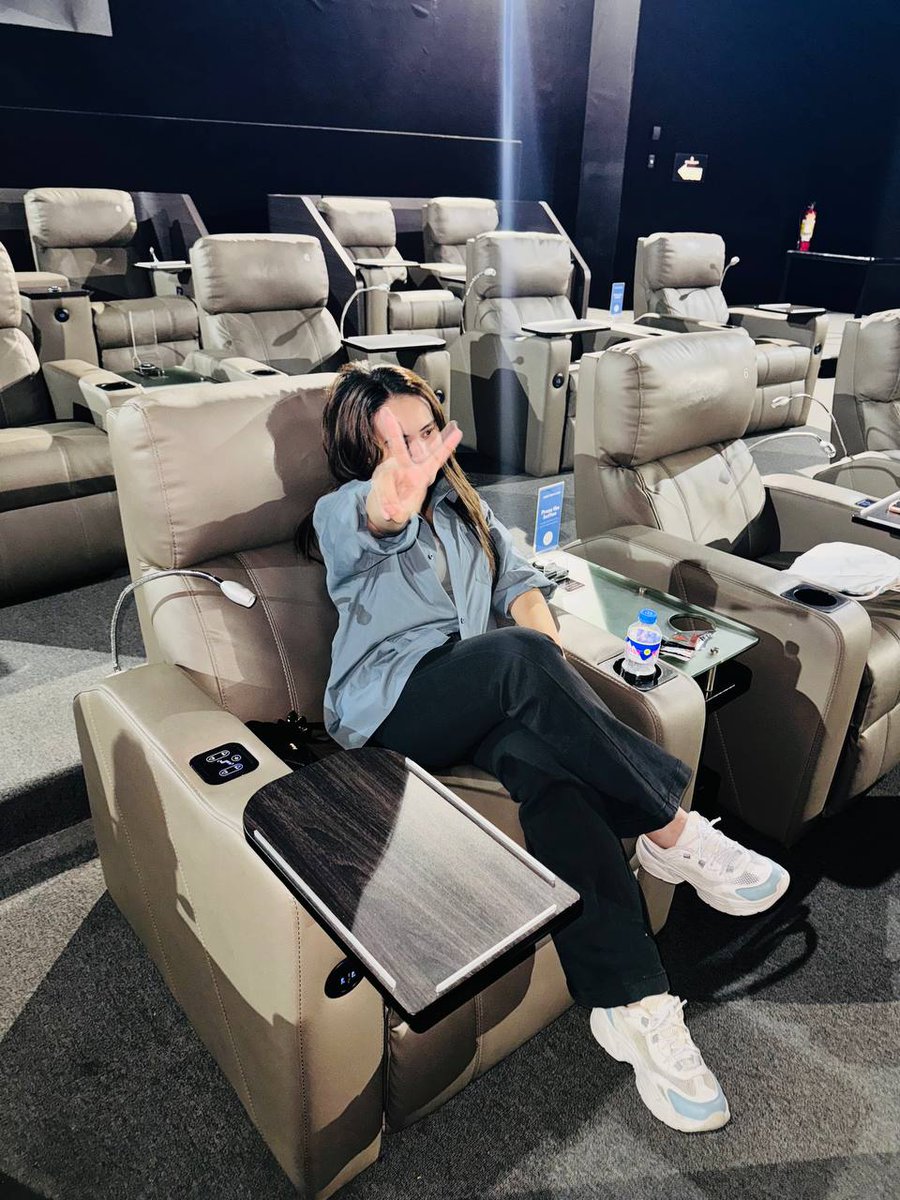 katherinepio's tweet photo. watch RedEnvelope w/friends last full show in its last day showing in cinema & it's just wow!! BBPP!!
and the post credit!! can't wait for more projects for both of you!! 🥰❤️
#TheRedEnvelope #ฃองแดงแต่งพี
#ppkritentertainment #billkinentertainment #redenvelop #billkinppkrit https://t.co/H7o94bUe5g
