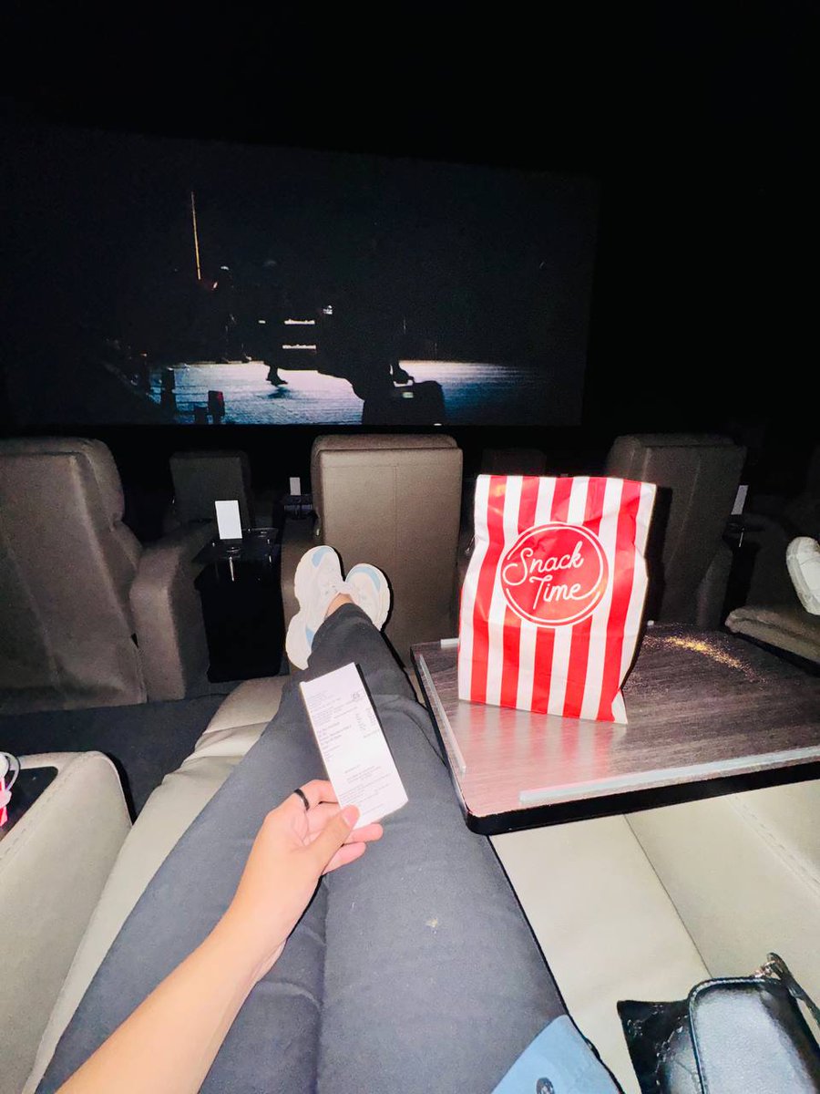 katherinepio's tweet photo. watch RedEnvelope w/friends last full show in its last day showing in cinema & it's just wow!! BBPP!!
and the post credit!! can't wait for more projects for both of you!! 🥰❤️
#TheRedEnvelope #ฃองแดงแต่งพี
#ppkritentertainment #billkinentertainment #redenvelop #billkinppkrit https://t.co/H7o94bUe5g