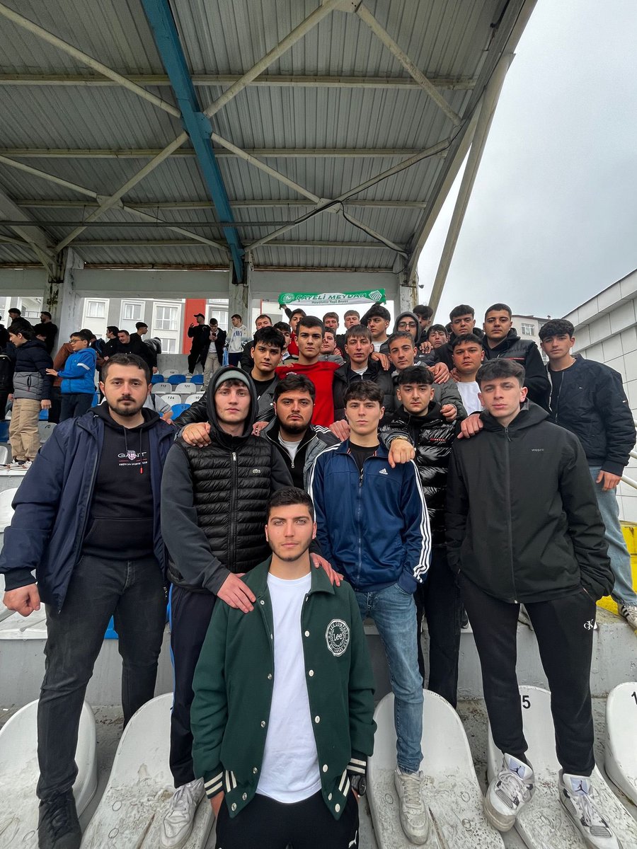 Play off yolunda bugün önemli bir maça çıkan Pazarspor'umuza itici güç olma yolunda tribünde destek verdik. Yine bu vesileyle playoff yolunda yanlarında olduğumuzu belirtiyor, başarılar diliyoruz.