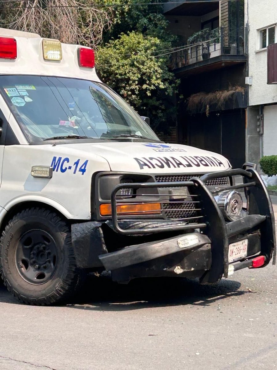 alfredokriki's tweet photo. La alcaldia Benito Juárez cree que no es necesario un tope en el cruce de Porfirio Diaz y Santa Rosalia, y que nada puede hacer con el tema de las ambulancias… una familia pago las consecuencias. @AccionesBJ @LuisMendozaBJ https://t.co/MEuJuRY8At