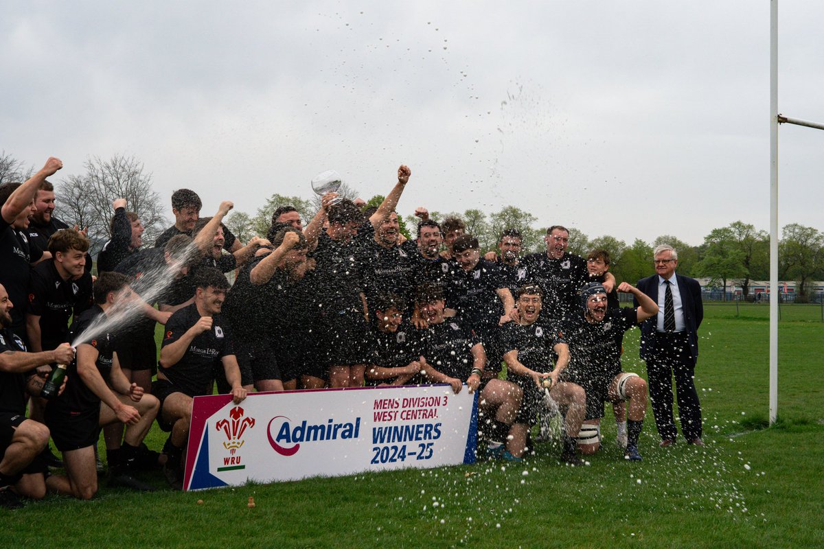 oliburrows16's tweet image. Unbelievable first year coaching at my home club @NeathAthletic. 18 wins from 18 to go unbeaten as league champs and a cup final still to go is testament to the graft boys put in all season! Love them all and the club to bits🖤