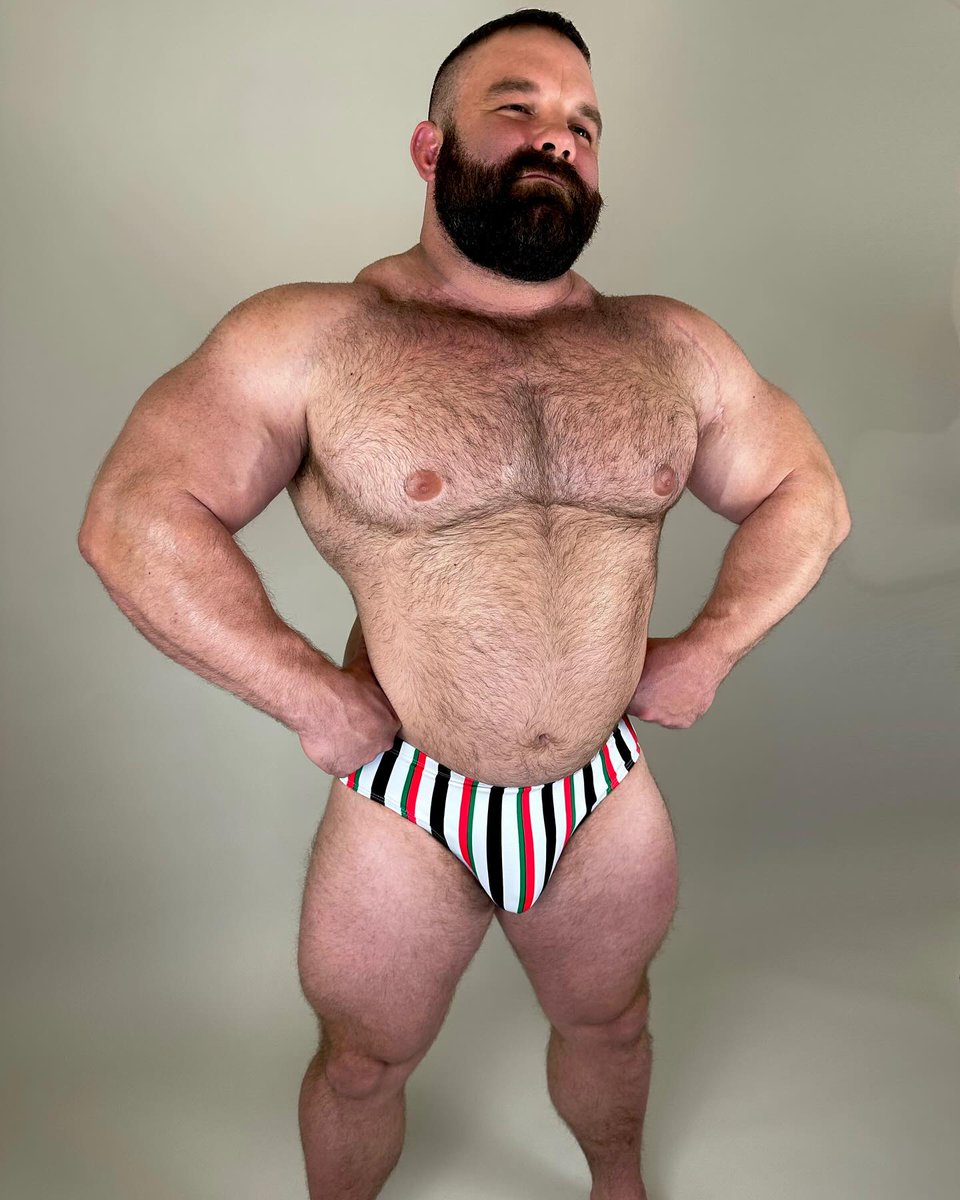 musclelovergr's tweet image. AMERICAN MUSCLEBEAR GRANT GUNSTREAM 🇺🇸
See more: musclelovergr.blogspot.com/2025/04/gunstr… #bodybuilding #bodybuilder #strongman #musclebear #muscle #muscular #muscleman #musclemass #musclemania #muscleworship #USA