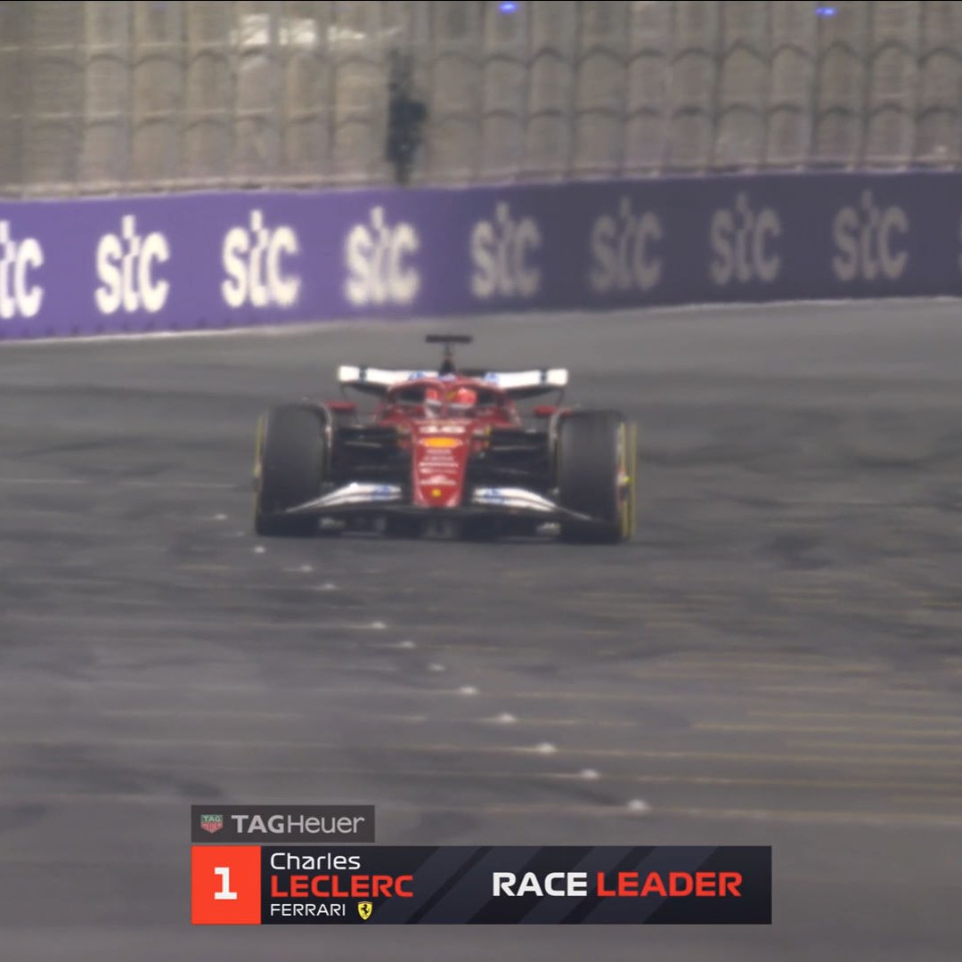 f1speed_indo's tweet photo. Charles Leclerc memimpin balapan saat ini. https://t.co/VbrLg2n2ai