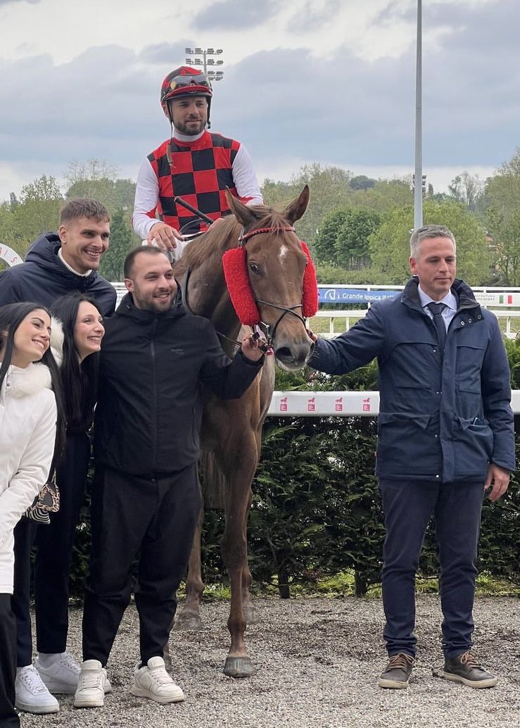 deIta_ecosystem's tweet photo. 💥Zahir Zulema💥 (@HoStud Cotai Glory) bolts up in the Listed Premio Certoza for Caruso Vincenzo. Bought @Goffs1866 Autumn Sale and sold @InfoArqana Summer @BrzUps Sale to @Bozzibloodstock.  Well done to all connections👏🏼👏🏼 https://t.co/cJIR3jfJTI