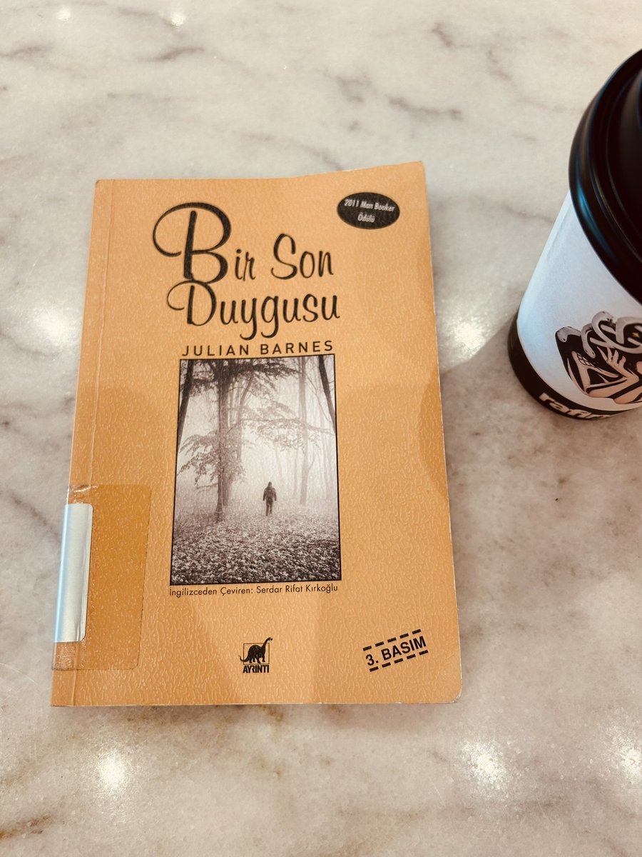 “Gençken kendiniz için farklı gelecekler yaratırız; yaşlandığımızdaysa, başkaları için başka geçmişler uydururuz”.#birsonduygusu #julianbarnes