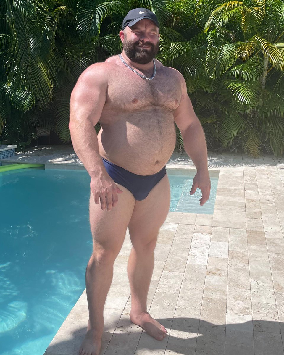 musclelovergr's tweet image. AMERICAN MUSCLEBEAR GRANT GUNSTREAM 🇺🇸
See more: musclelovergr.blogspot.com/2025/04/gunstr… #bodybuilding #bodybuilder #strongman #musclebear #muscle #muscular #muscleman #musclemass #musclemania #muscleworship #USA