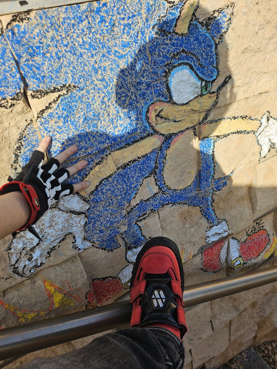 Kryzies's tweet photo. Turned out a little wonky but this is a super rough surface !!! #SonicTheHedgehog https://t.co/deW2f2TsoD