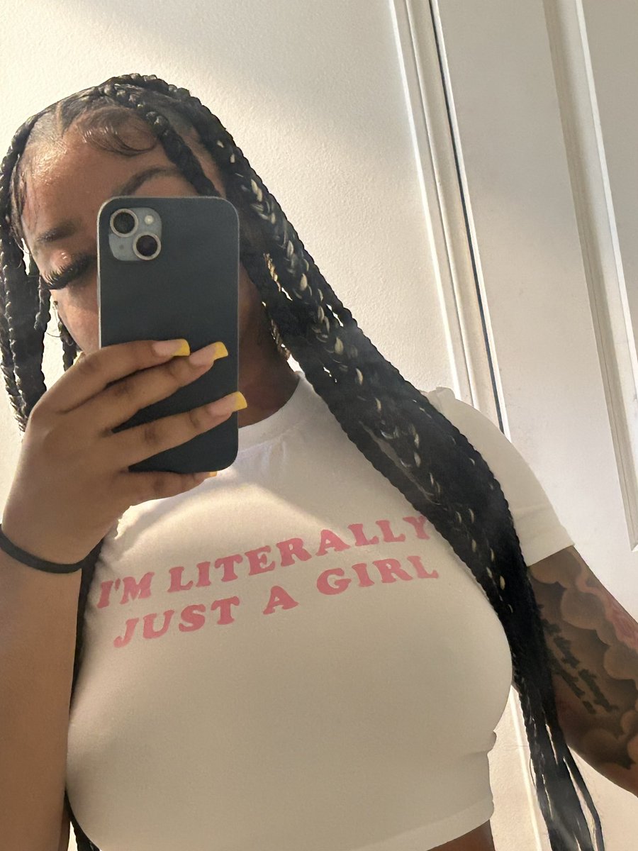 Notrgulrr's tweet photo. just a girl 💗 https://t.co/ktyyzCrD7q