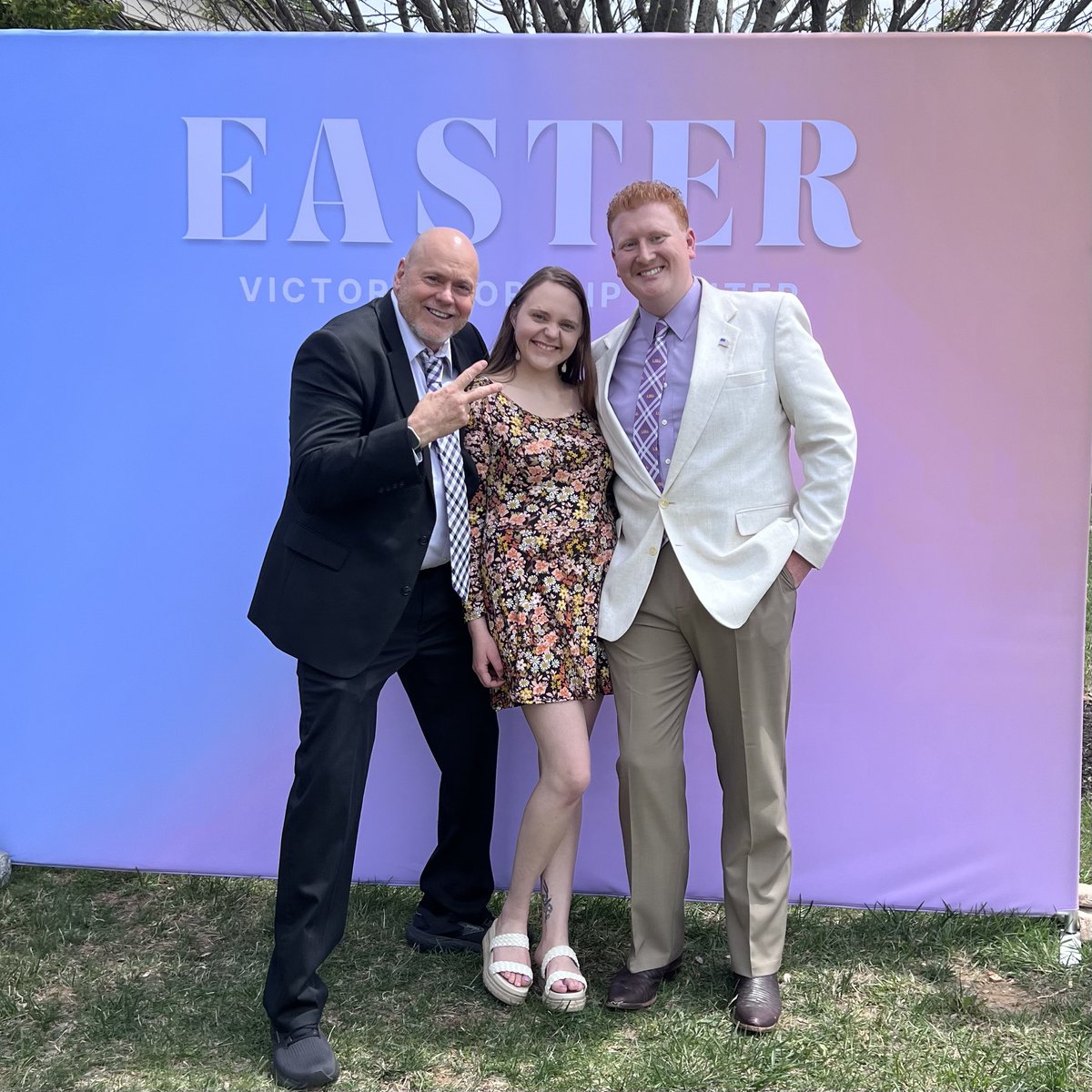 WhitsonOEmory's tweet photo. Happy Easter from Whitson, Sarah Anne, and Miso! 🐣✝️🐕 https://t.co/6dK1SvGil5