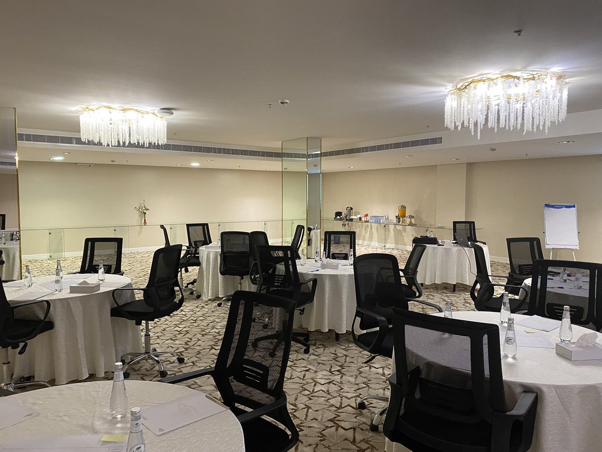 AlbiladiM's tweet photo. بدأنا اليوم برنامج 
#Project_Management _For_Non_Project_Managers
لمجموعة من منسوبي @Seize_Org 
#PMP
#يحدث_الآن https://t.co/Pw6dHS8HU6