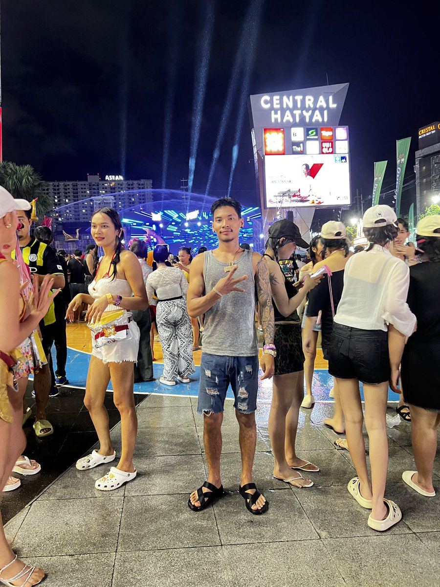 taeang11's tweet photo. ใครเจอในงานมั่งครับ 🤣 #หาดใหญ่ #เซ็นทรัลหาดใหญ่ https://t.co/DPmGwYYlZc