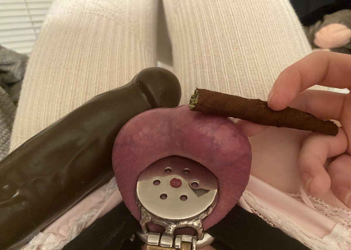 happy 4/20 :3 😚😶‍🌫️ ill admit ive definitely got a fixation on long dark brown colored objects~ 🥴🙈 i know ill definitely be having fun tonight 😵‍💫🥵
