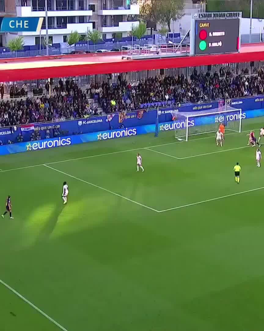 ❗ Irene Paredes wins the aerial battle and restores Barcelona's two-goal lead, 3-1!Watch the game live on DAZN and join the DAZN FanZone! ▶️  #EnjoyTheShow